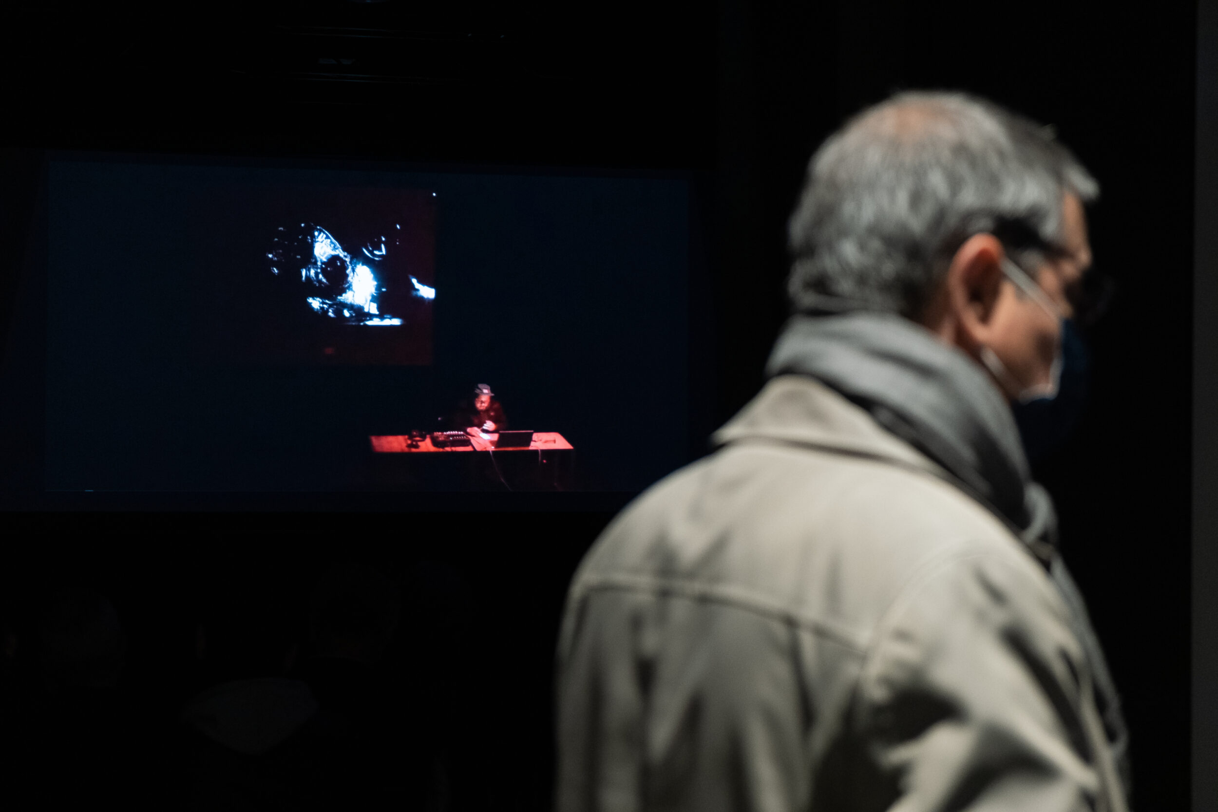 Negócios Estrangeiros / Affaires Étrangères - Vir Andres Hera