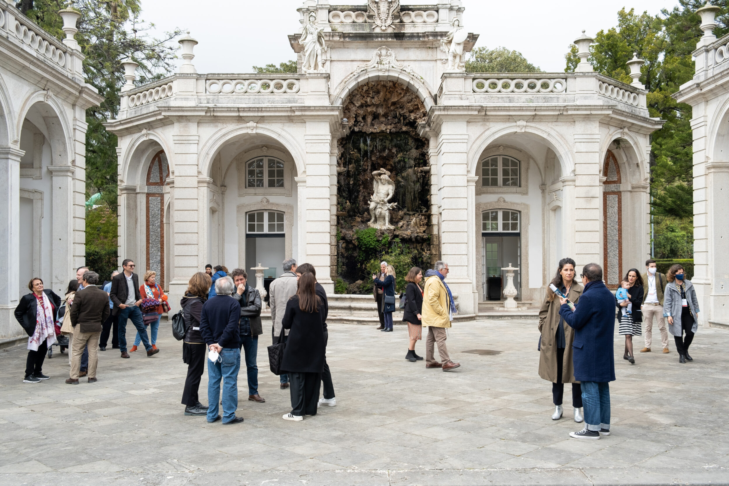 Negócios Estrangeiros / Affaires Étrangères - Vir Andres Hera