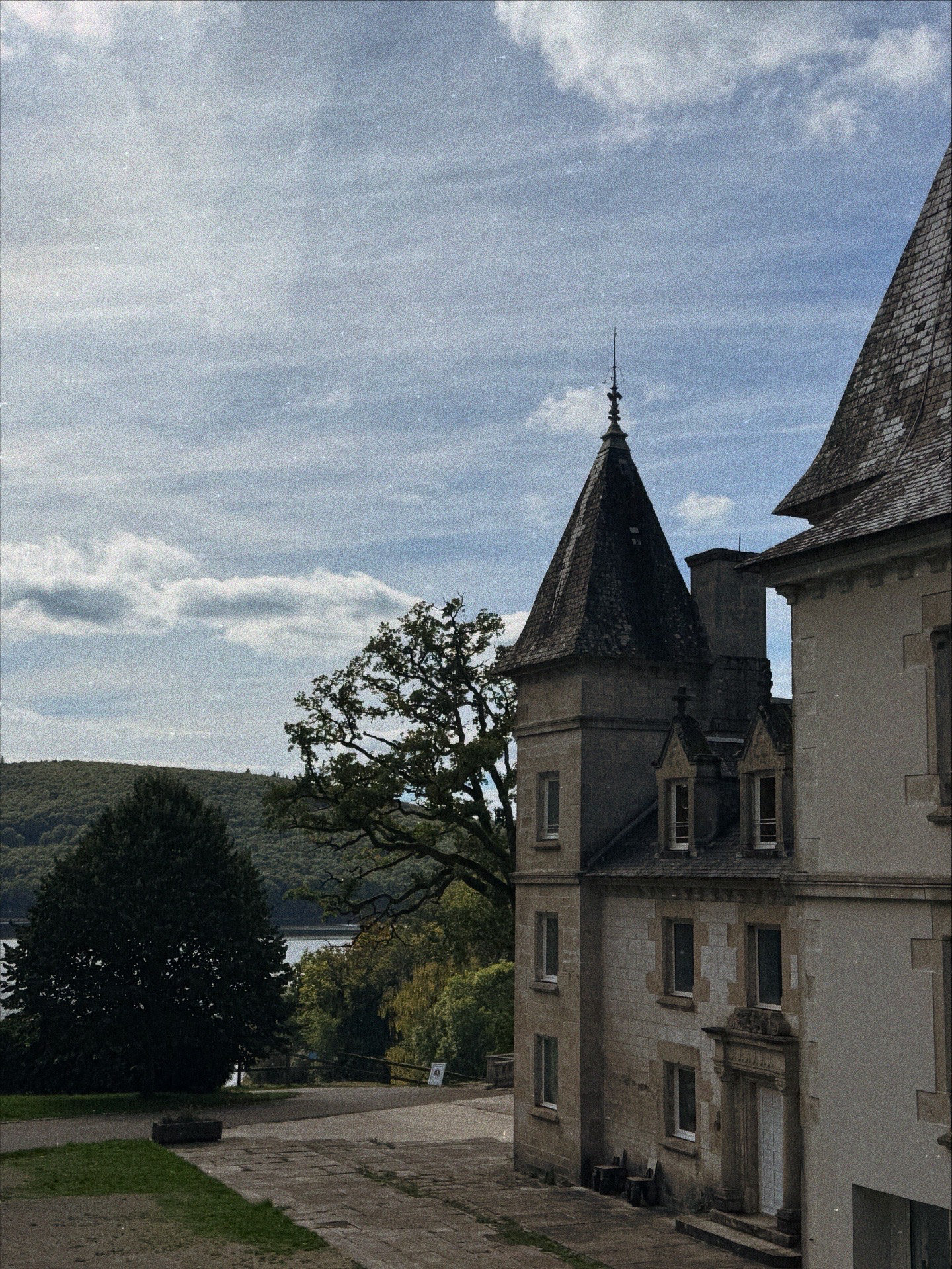 A Room of One’s Ghosts - Vir Andres Hera