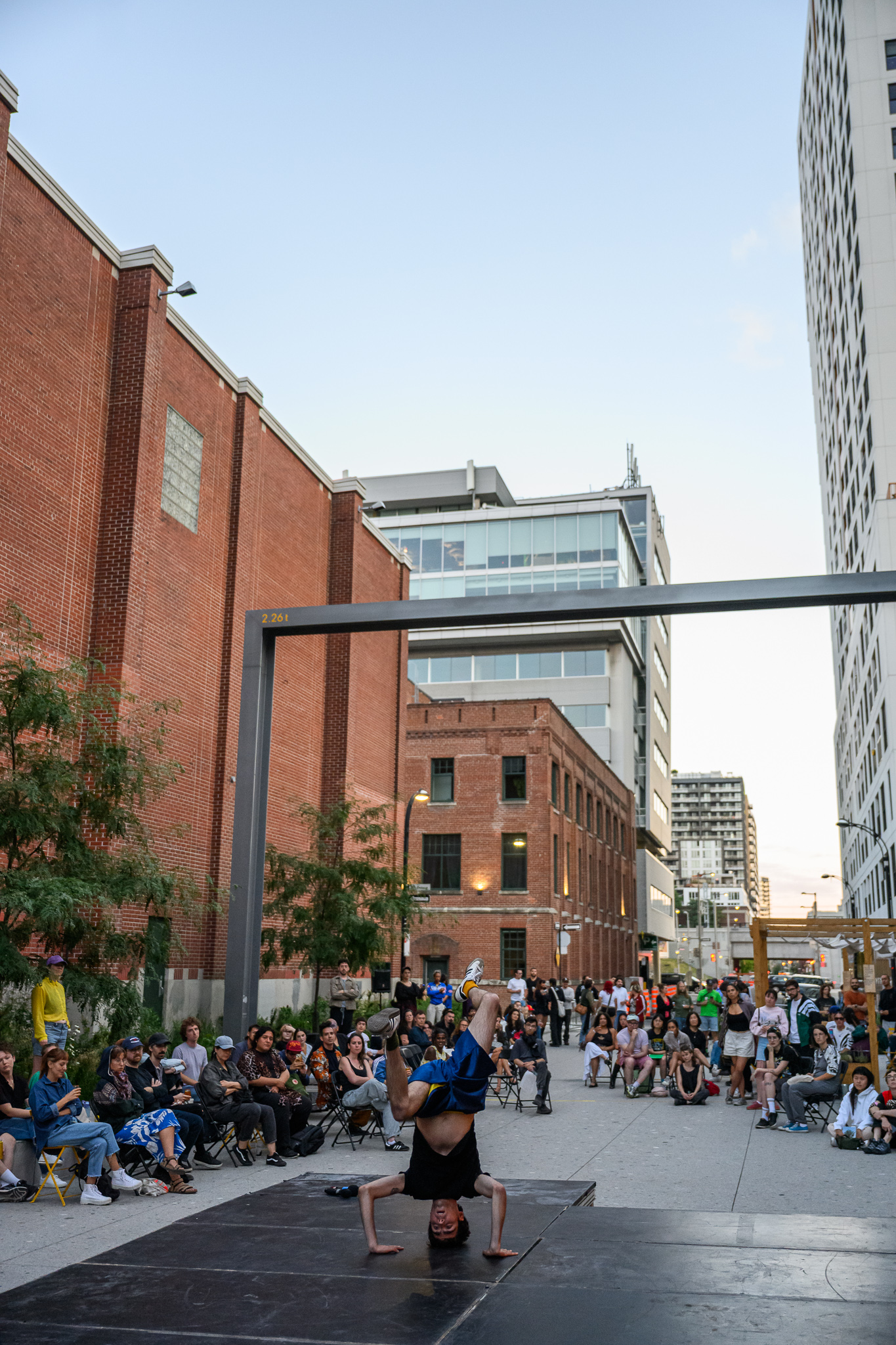 At the Limit of the Otherwordly Limit of the World - Vir Andres Hera