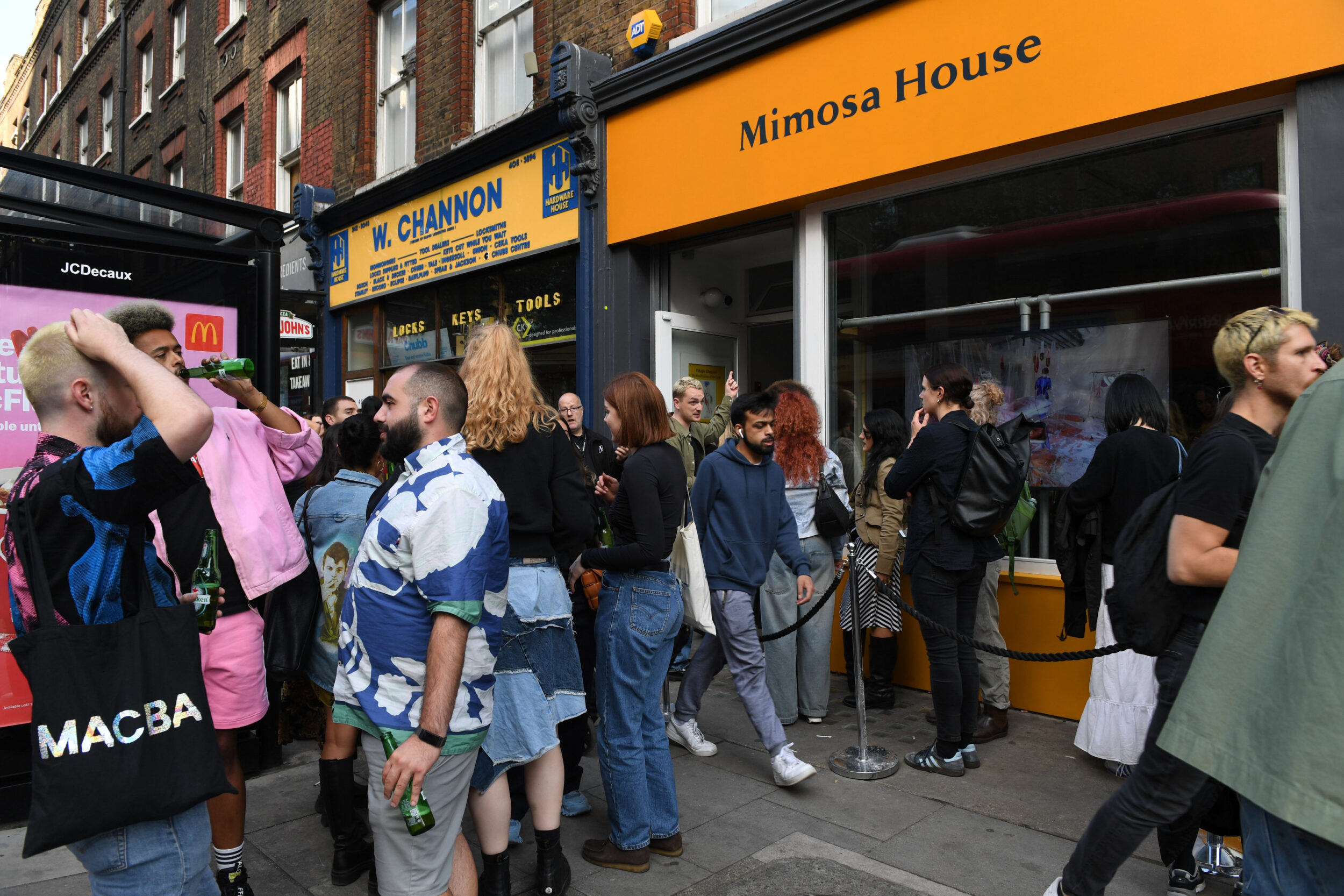 Exchange: London - Vir Andres Hera