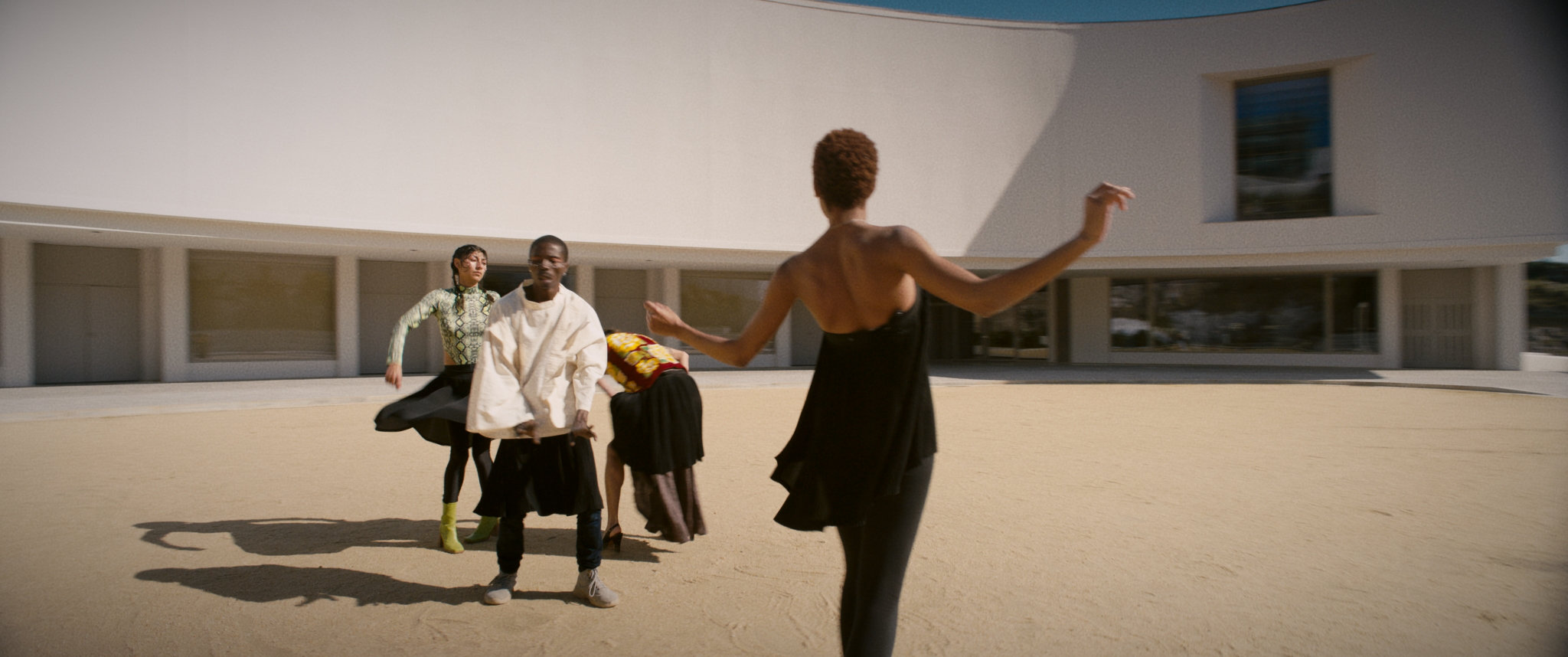 Moving (intimately with) image - Vir Andres Hera