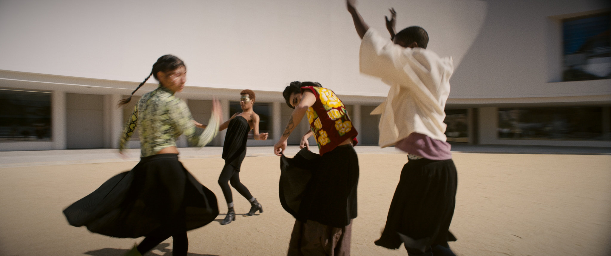 Moving (intimately with) image - Vir Andres Hera