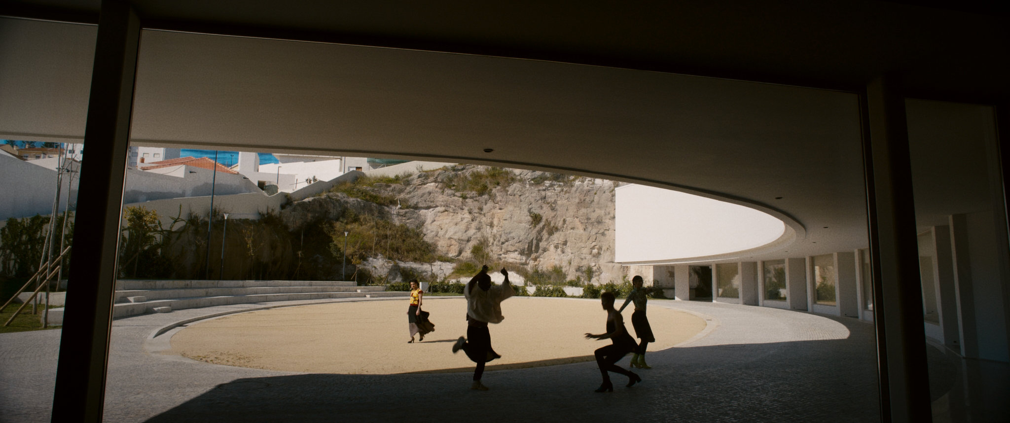 Moving (intimately with) image - Vir Andres Hera