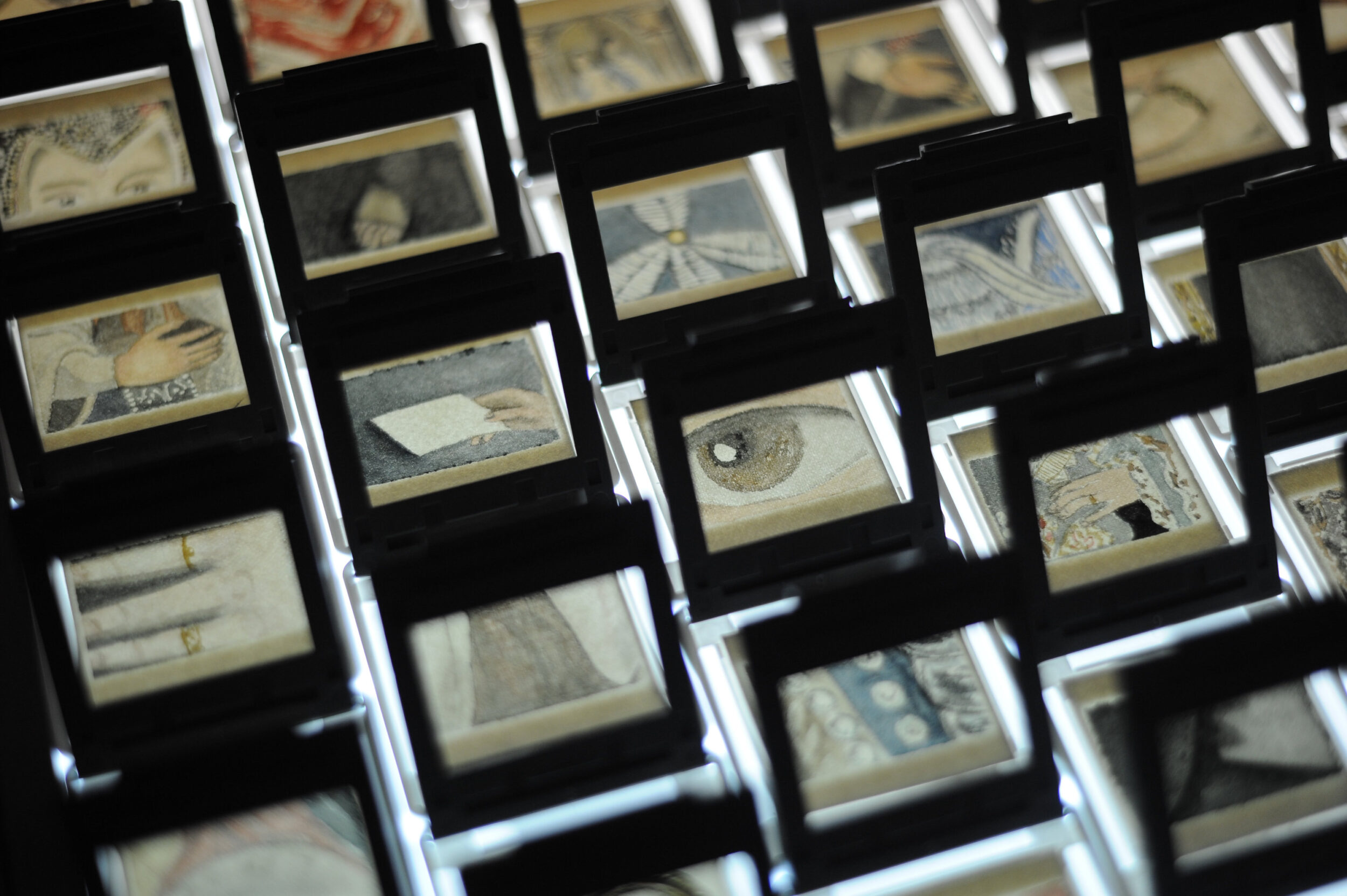 Il y a des fissures dans les archives - Vir Andres Hera