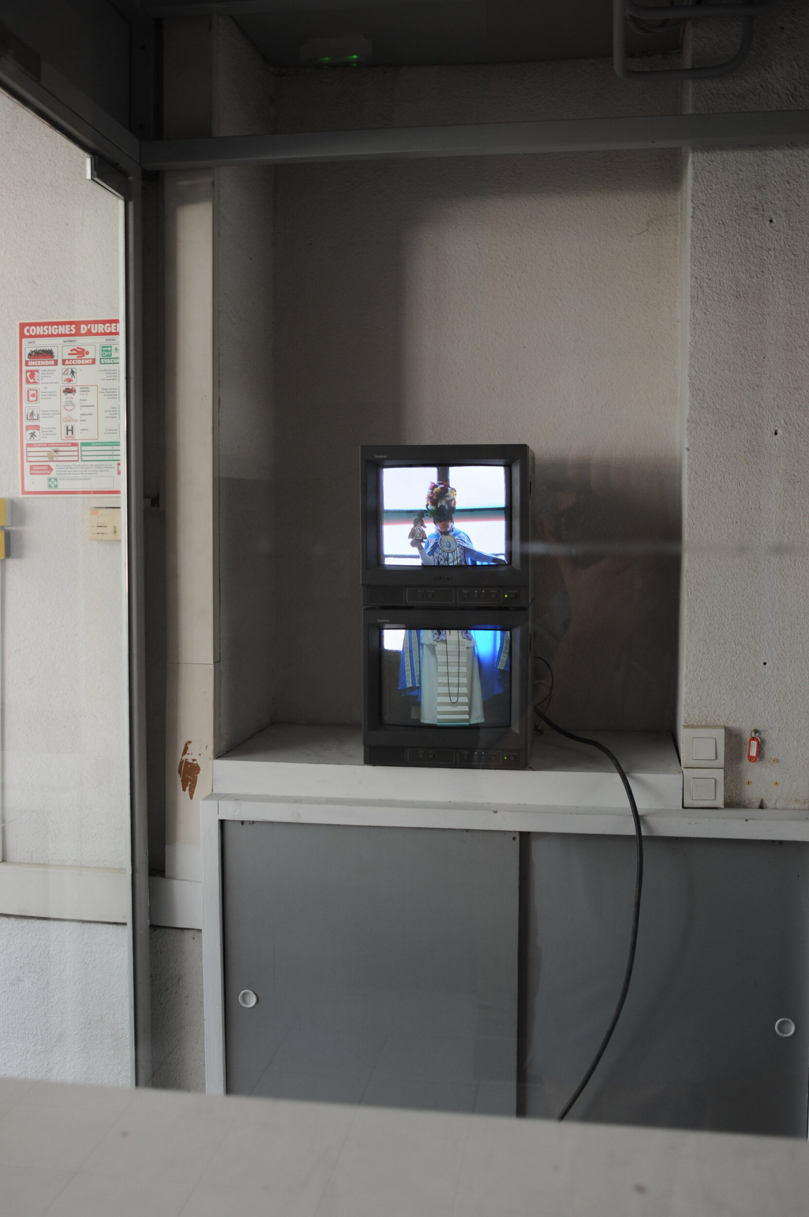 Il y a des fissures dans les archives - Vir Andres Hera