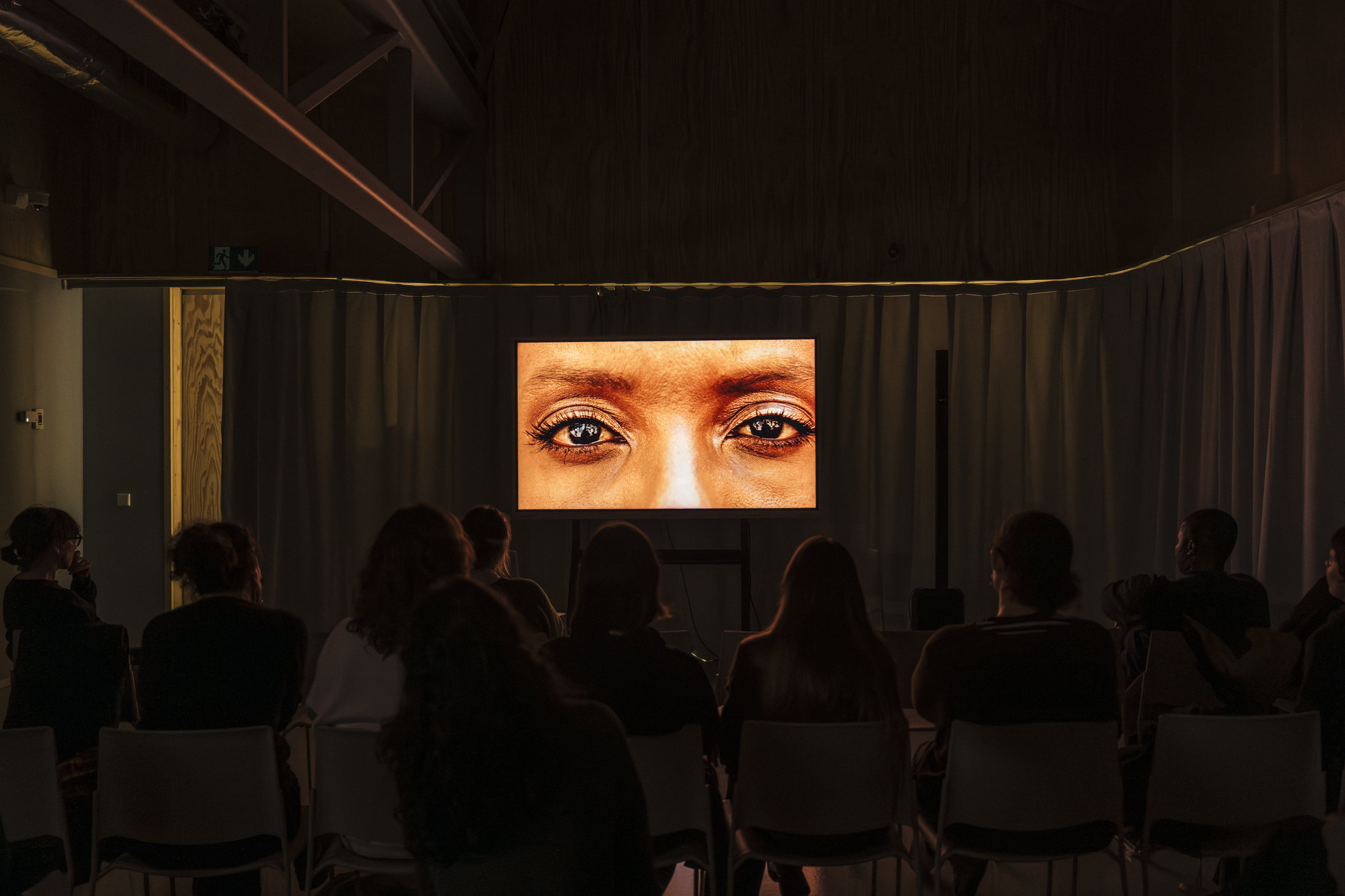 Unearthing Connection Between Worlds - Vir Andres Hera