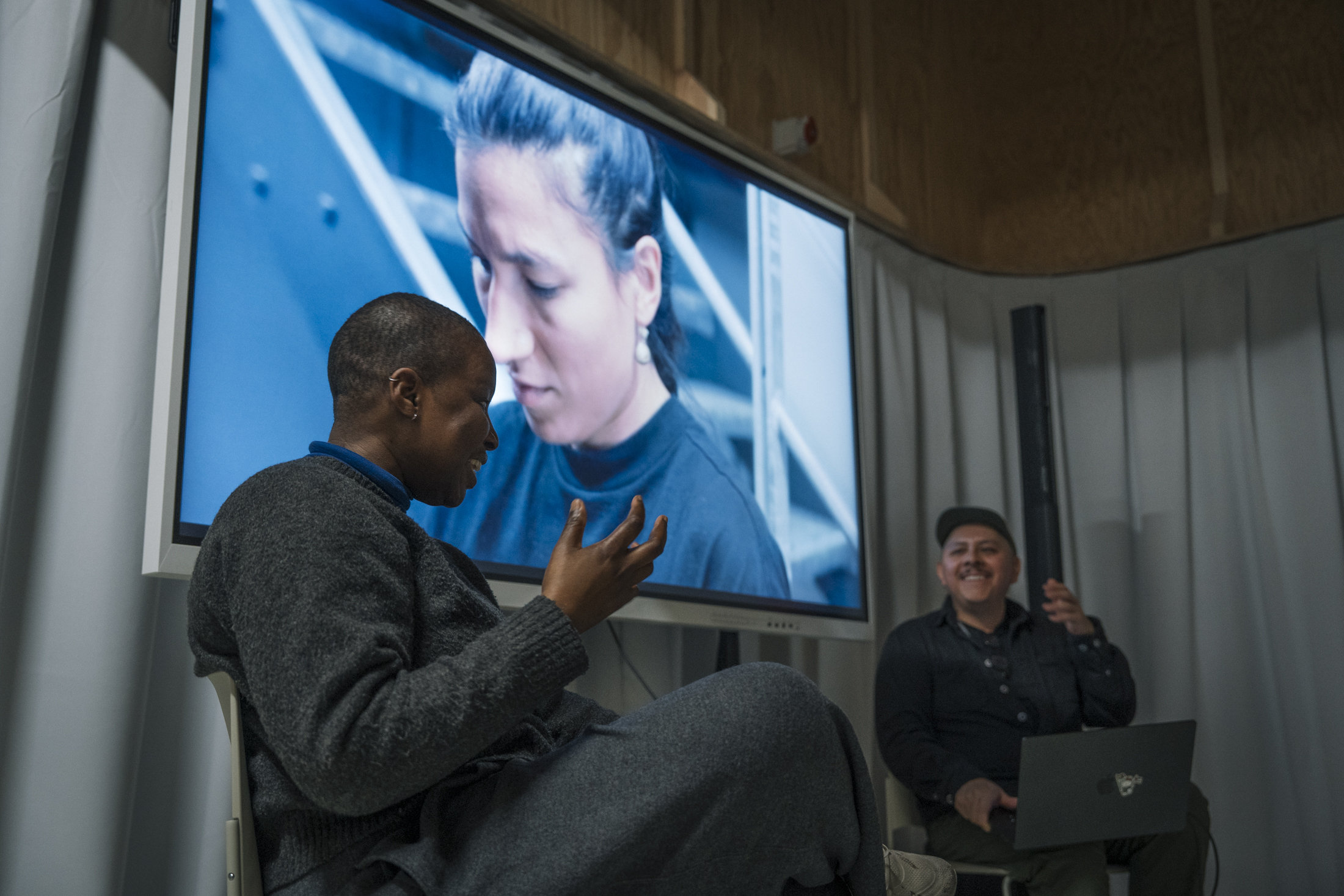 Unearthing Connection Between Worlds - Vir Andres Hera