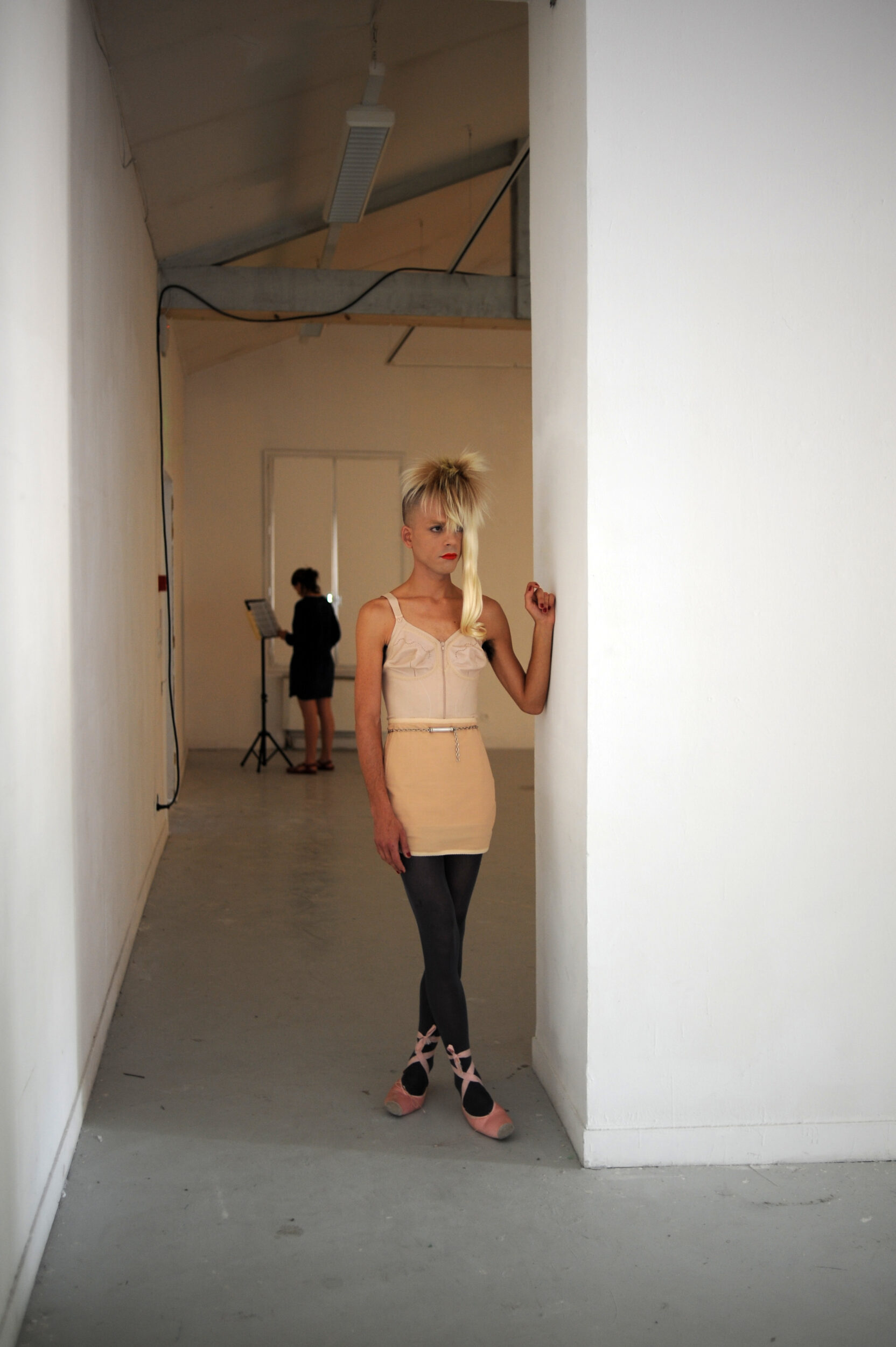 Quelque chose regarde depuis les murs - Vir Andres Hera