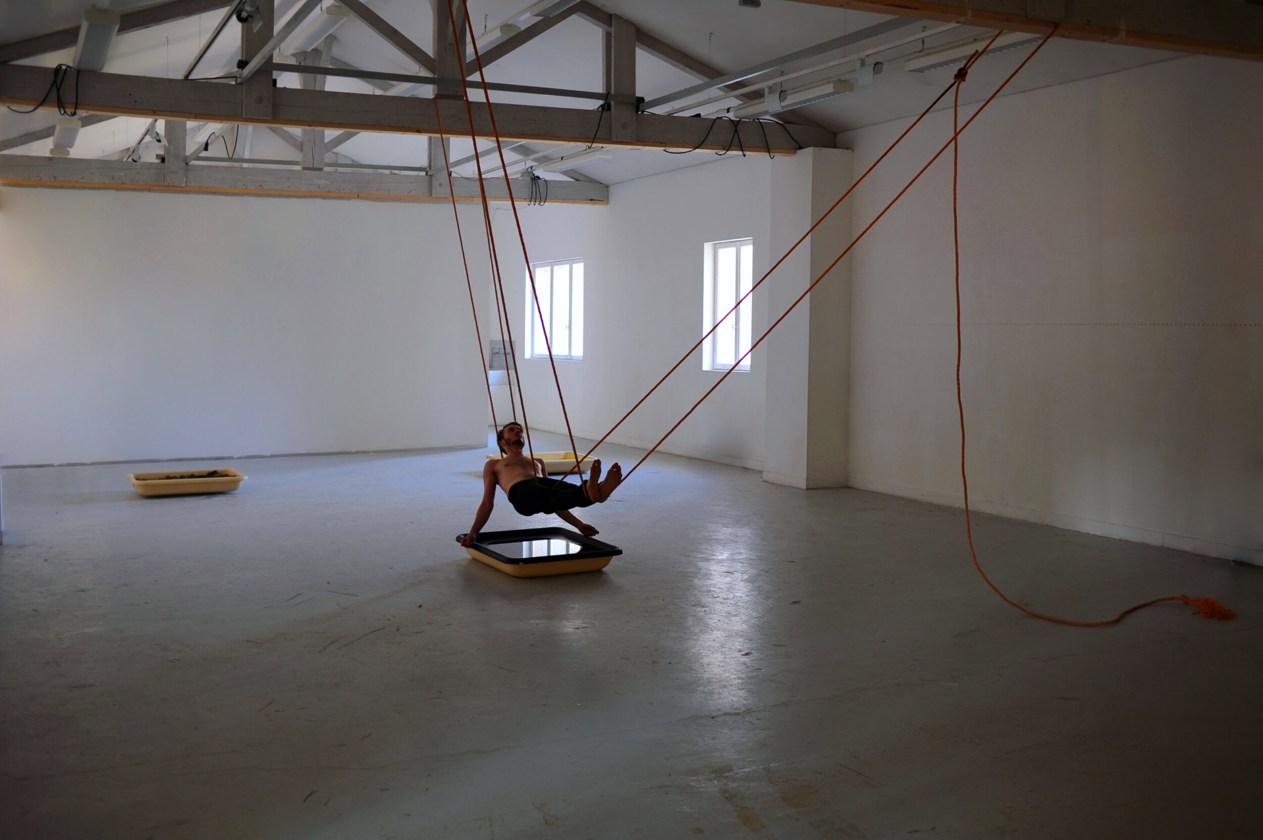 Quelque chose regarde depuis les murs - Vir Andres Hera