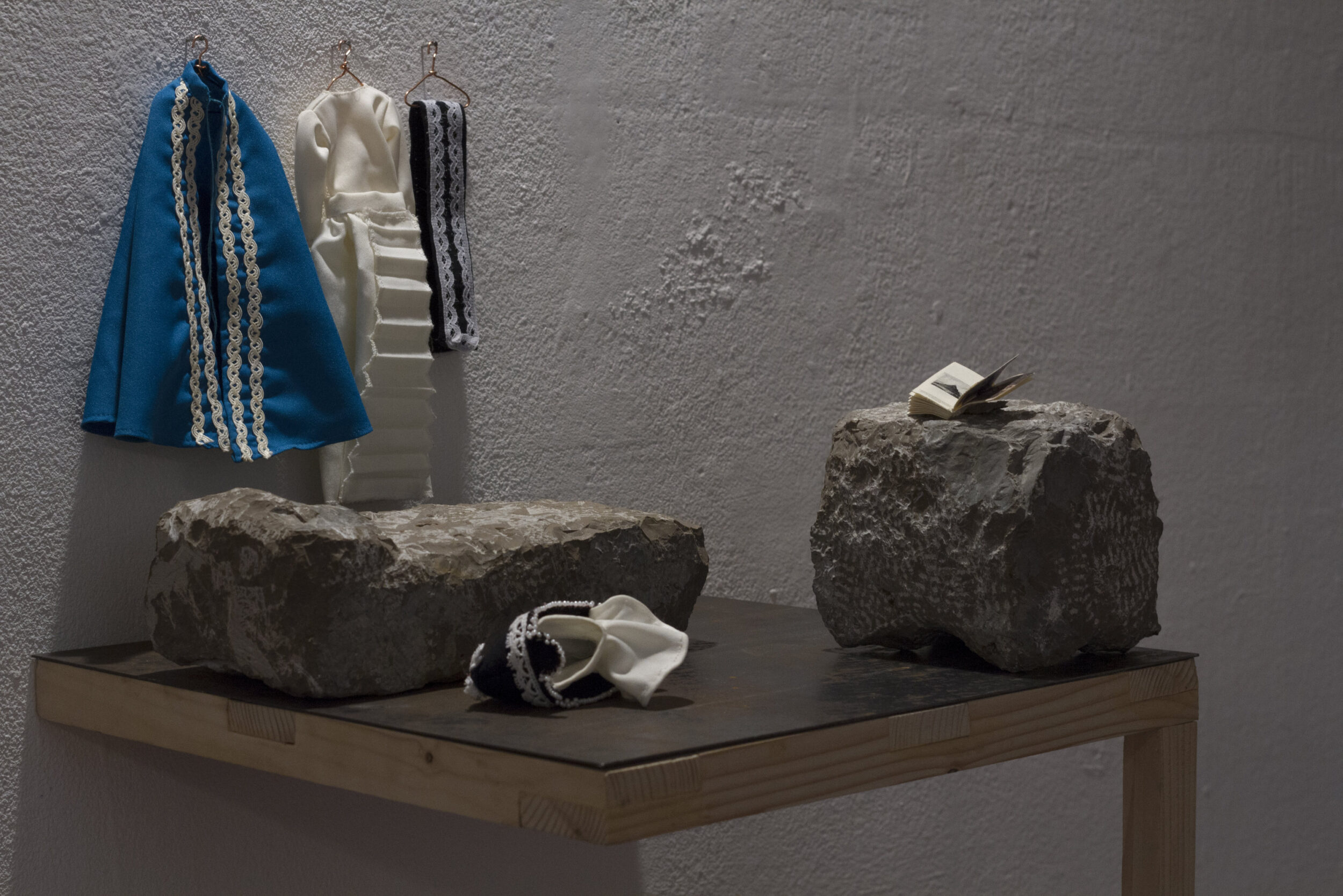 Il y a des fissures dans les archives - Vir Andres Hera